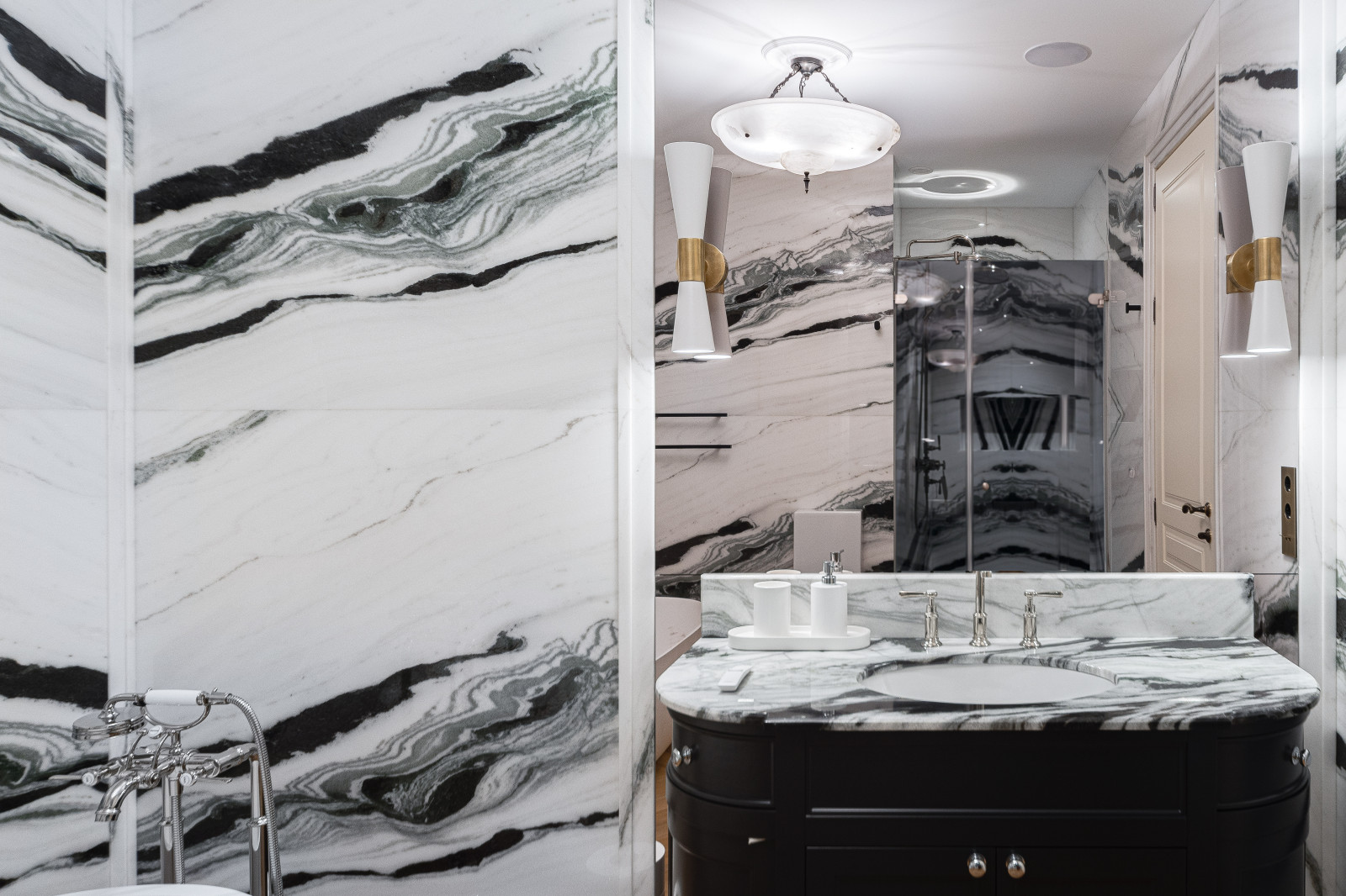 Телевизор в ванной на Котельнической