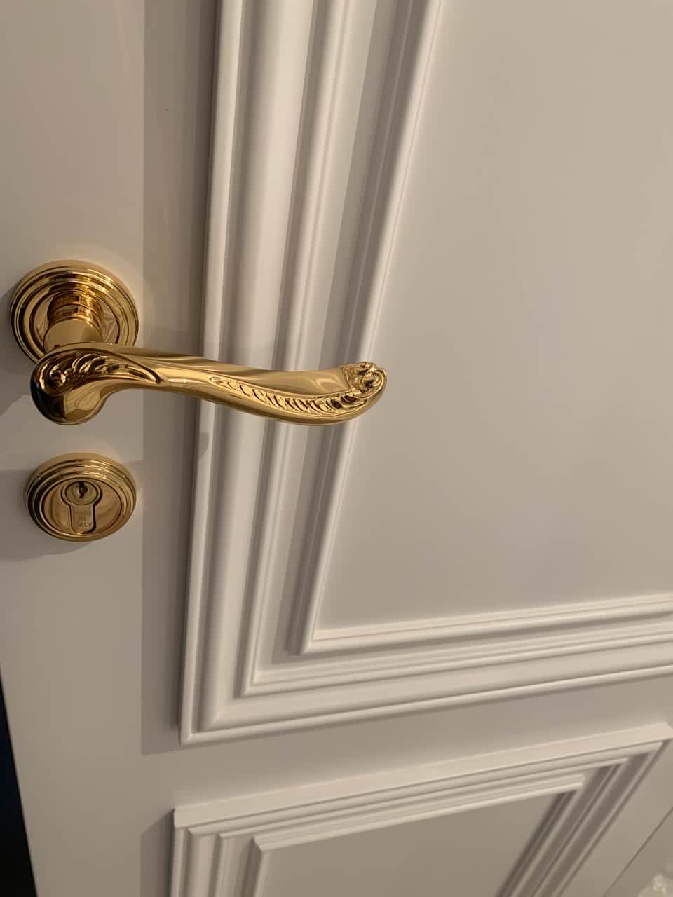 Двери из массива ольхи