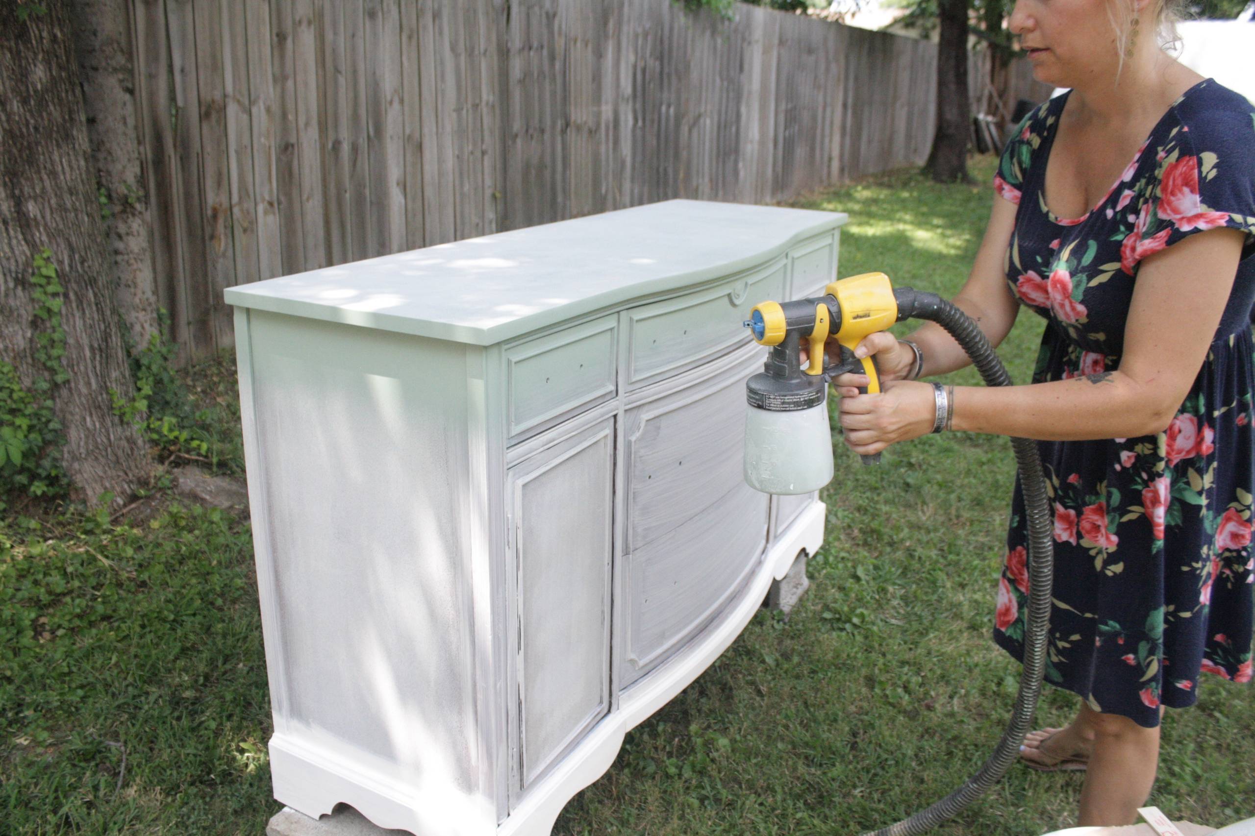 Своими руками: Старый деревянный комод в градиентной окраске