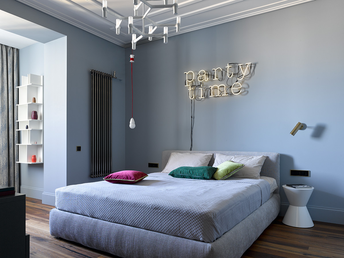 Современная московская квартира с предметами мебели mid-century