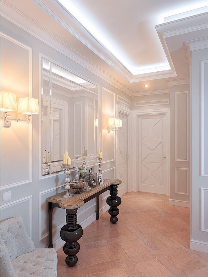 У Ростральных колонн