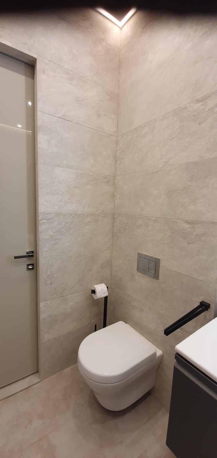 Частная квартира на Пресне, сан/узел с сантехникой ТОТО. Дизайнер Власова Алёна