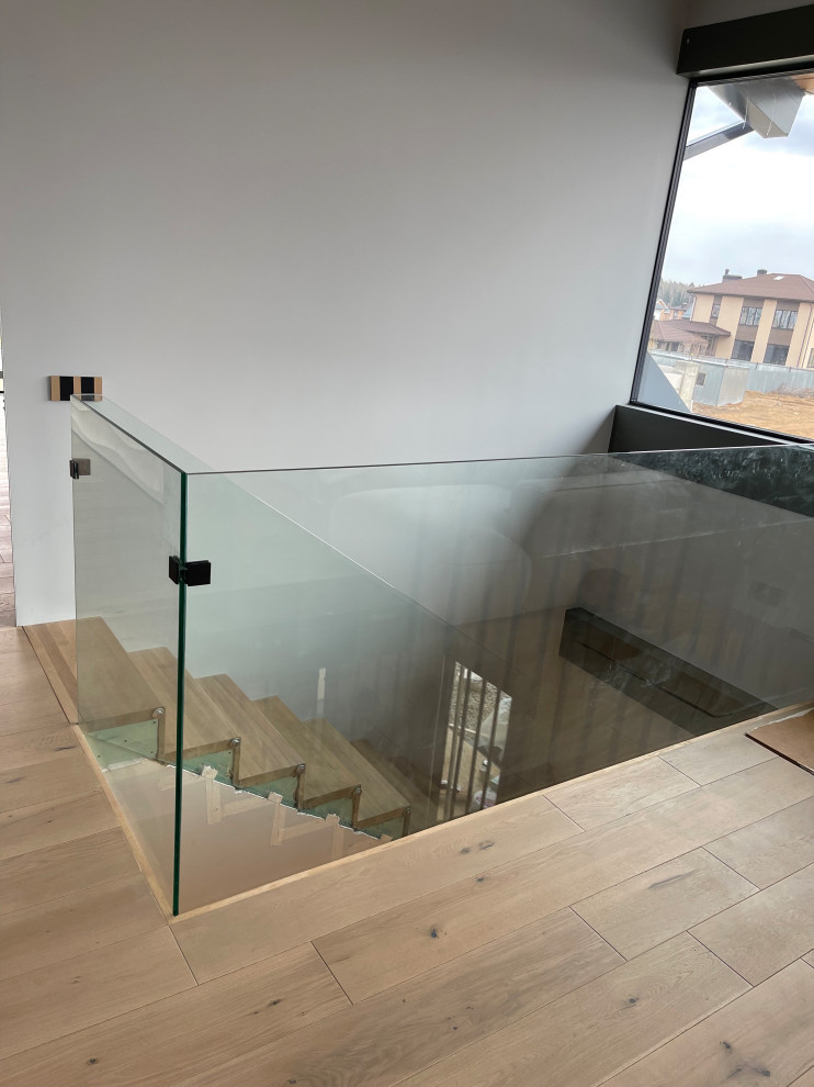 ЛЕСТНИЦА с металлом и со стеклом