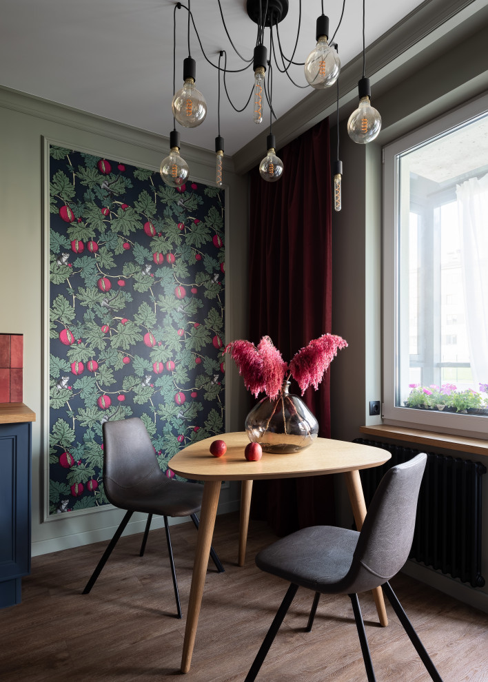 Квартира с голубой кухней и детской с шалашом