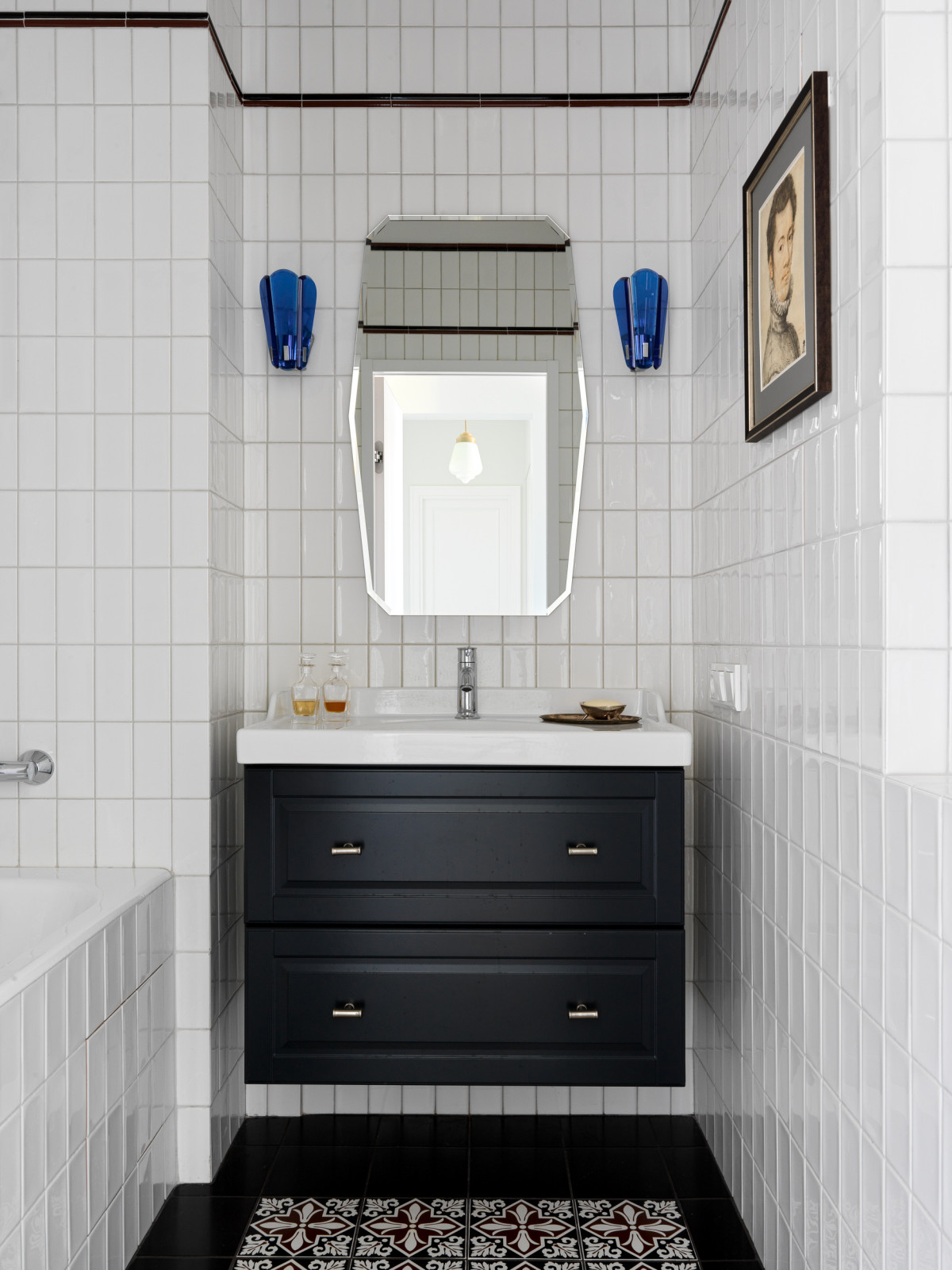 Houzz тур: Квартира со внутренним окном и винтажной мебелью