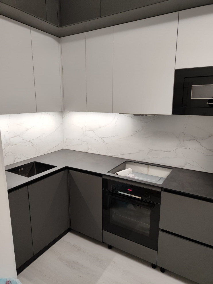 Столешница и стеновая панель из Компакт-Пластика.