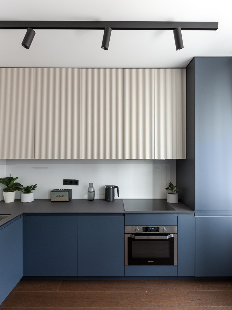 Синяя кухня и шкаф ЖК Преображение