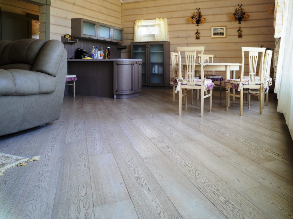 Паркетная доска из массива дуба Tantum Quercus в интерьере (загородный дом)