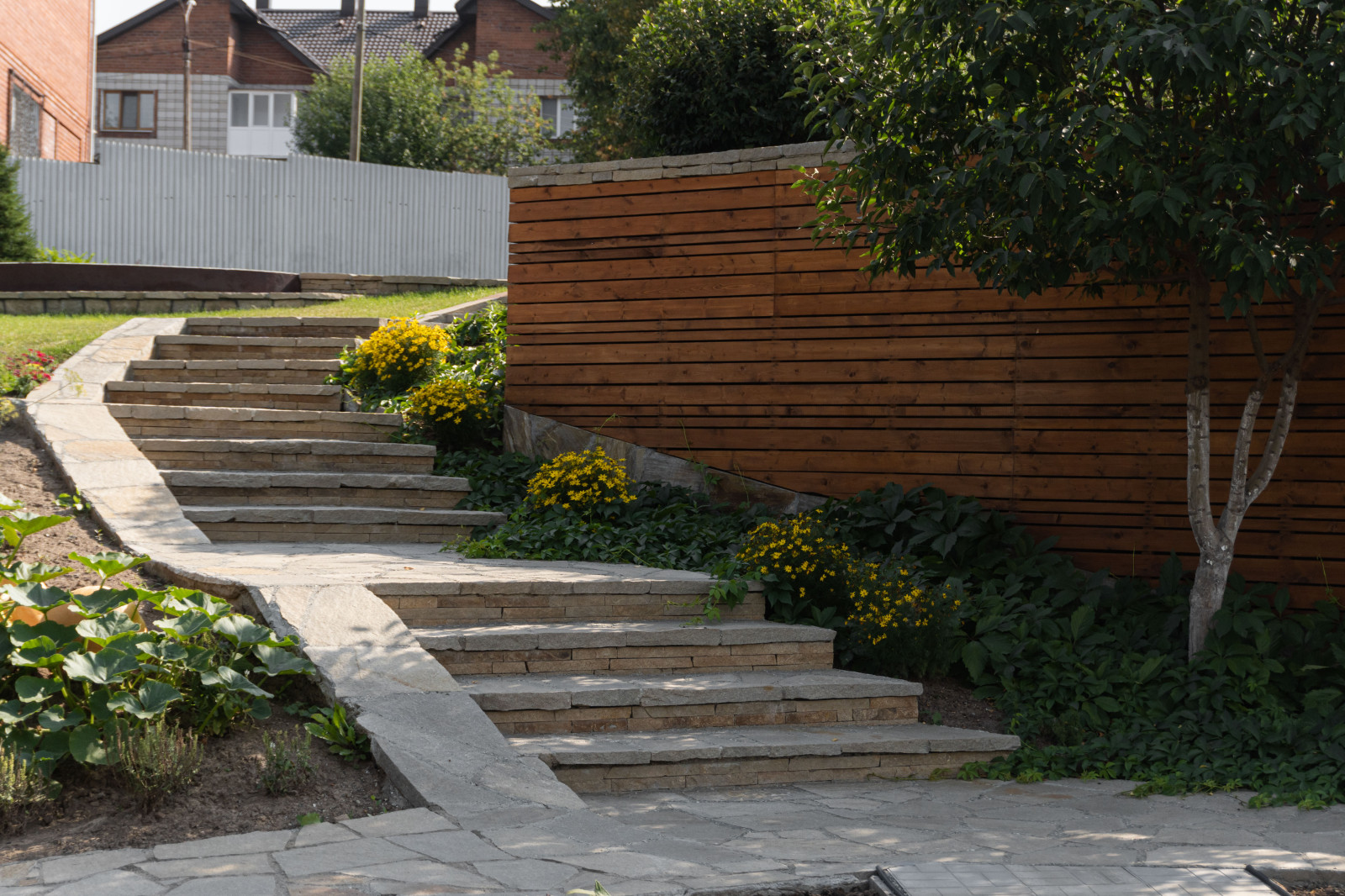 Сад на крутом склоне