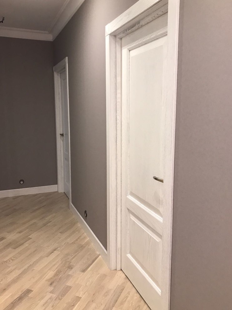 Дверь из массива дуба Belorawood модель Эпир 2 белая дверь с патиной серебо