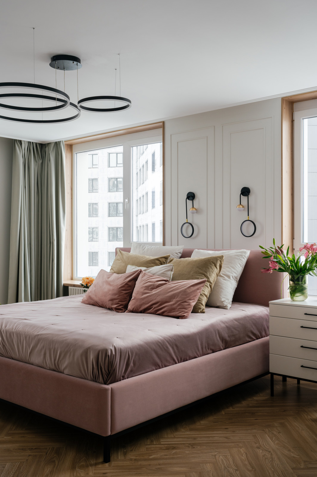 Обложка альбома: Белая квартира с яркими акцентами