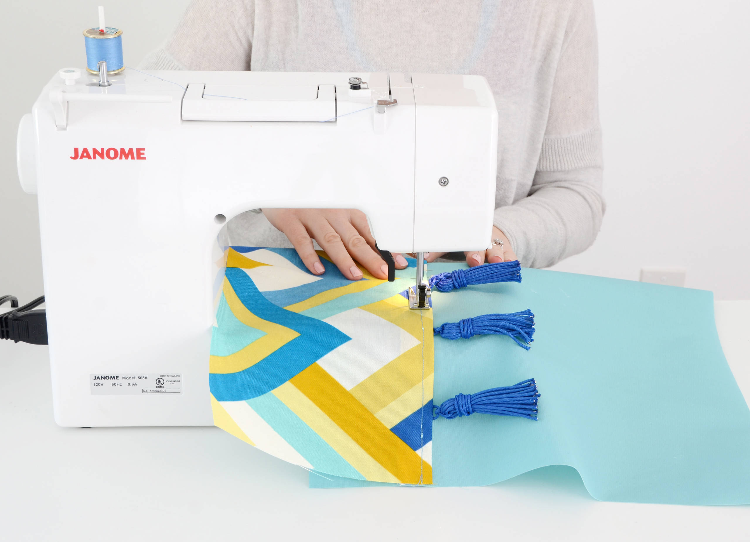 Фотоохота: Декоративные подушки на диван своими руками