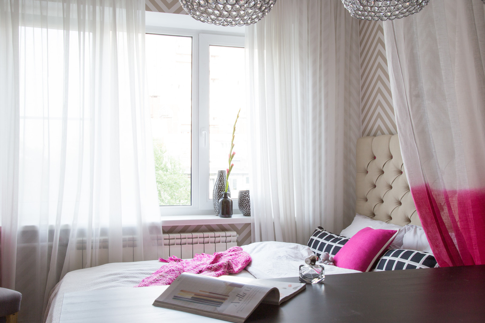 Яркая геомтерия в трехкомнатной квартире.