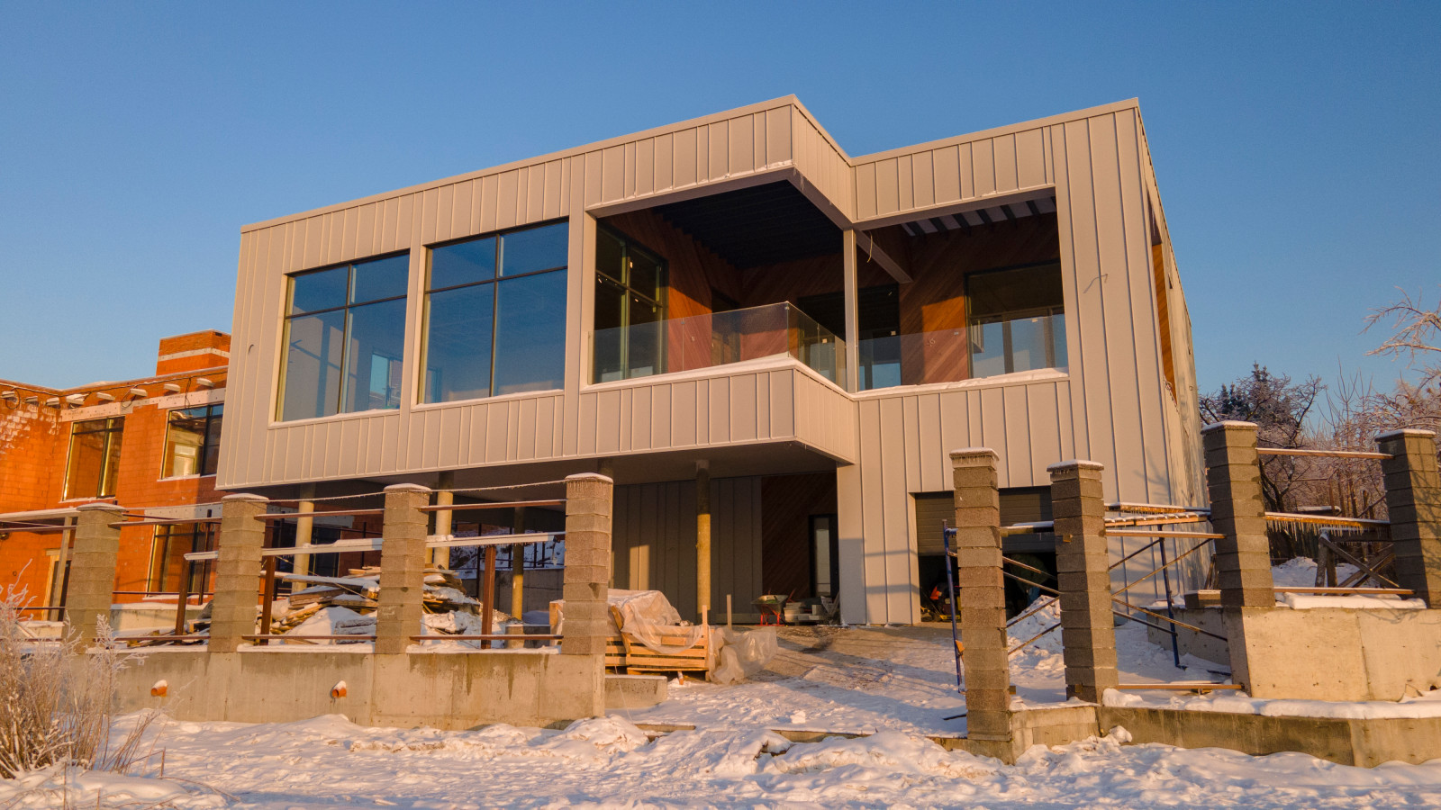 Современный дом над Окой,  в г. Нижнем Новгороде