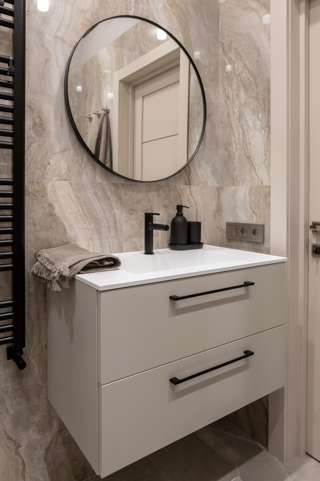 Обложка проекта: Бежевая мебель