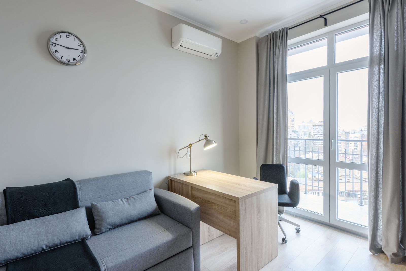 Простор и свет:  четырехкомнатная квартира (186.00m²) на 18 этаже