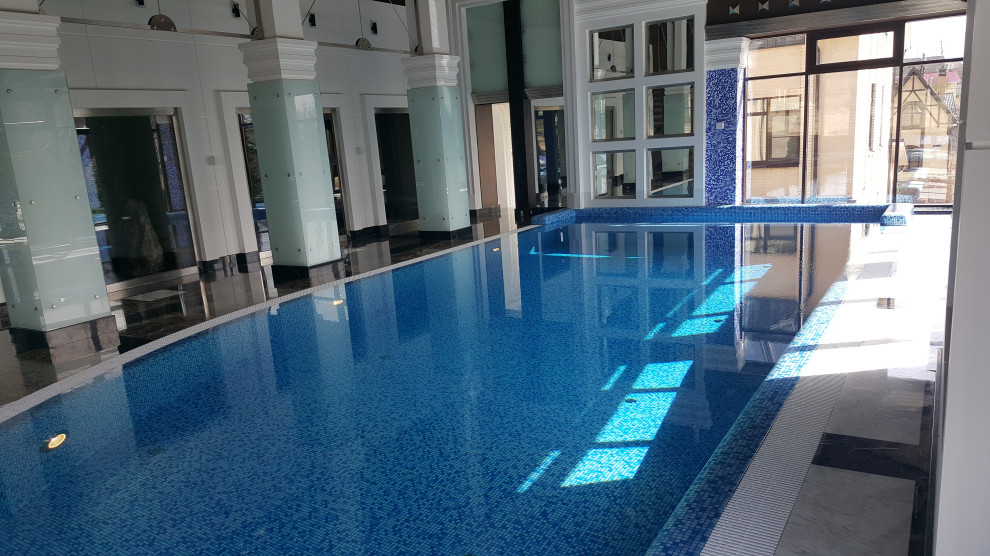 Бассейн в загородном доме