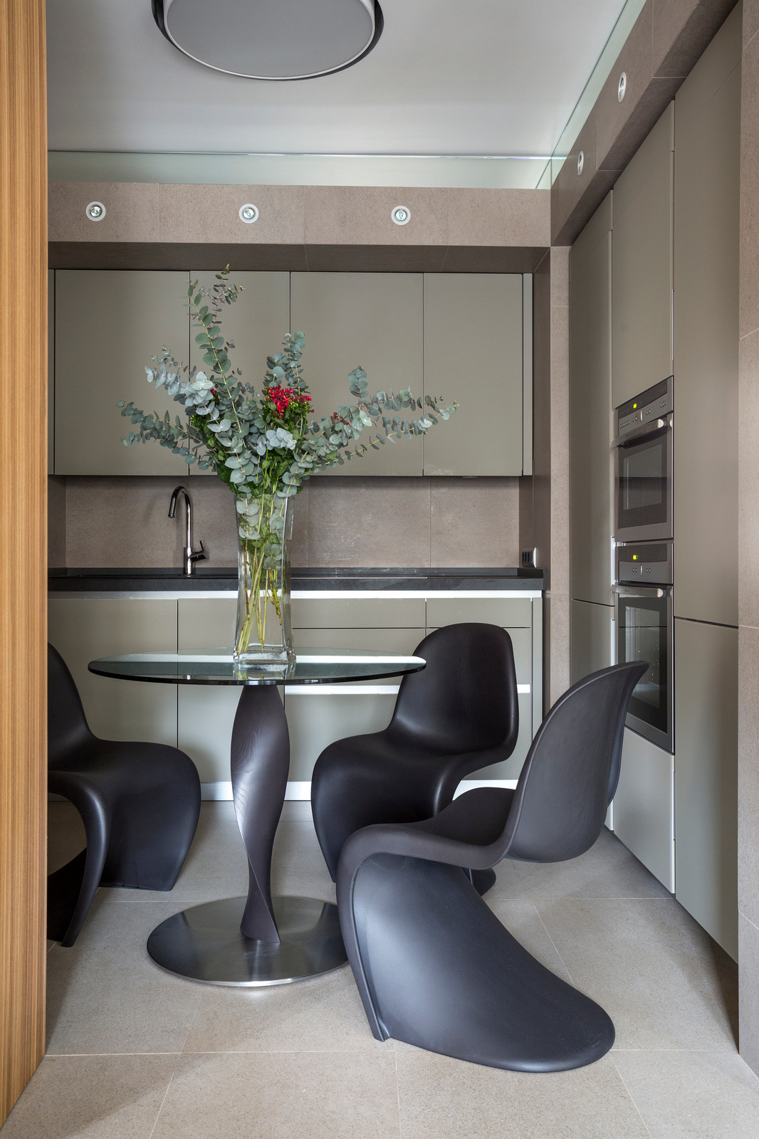 Обложка альбома: Кухни-столовые