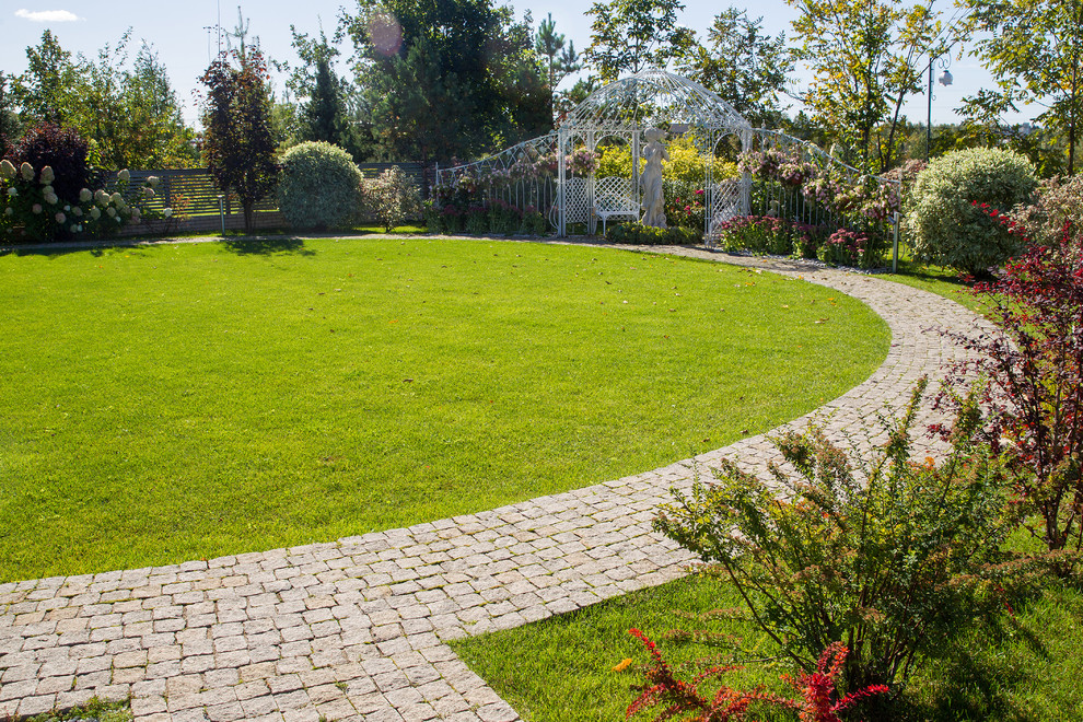 Сад на Пятницком шоссе.  Дизайнер Лариса Юрова