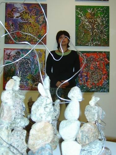 На фоне картин Лики Волчек