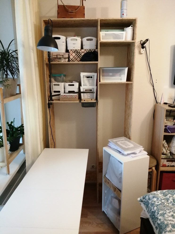 Стеллаж- рабочее место швеи