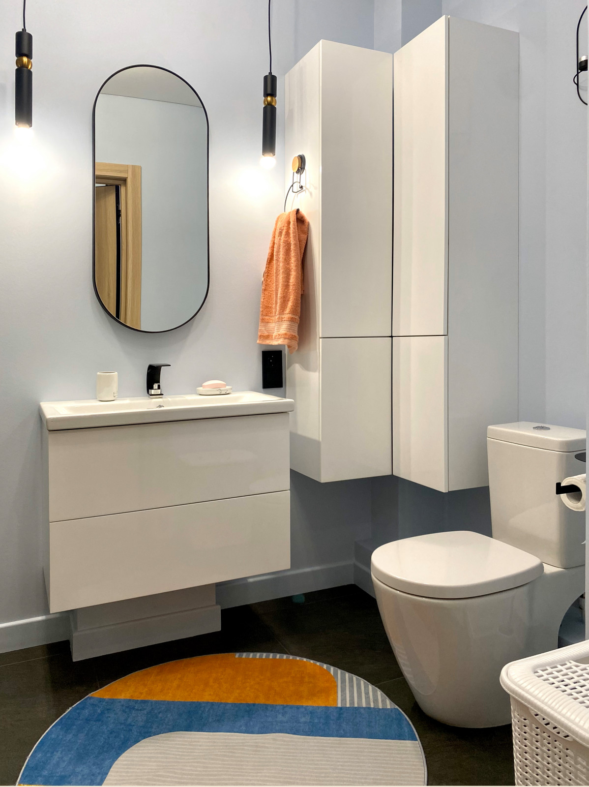 Малые м2 - не помеха комфорта. Смелый и яркий интерьер для молодой семьи