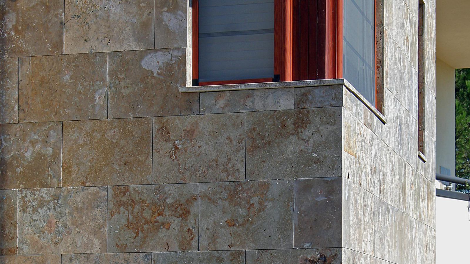 облицовка фасадов травертином из Ирана