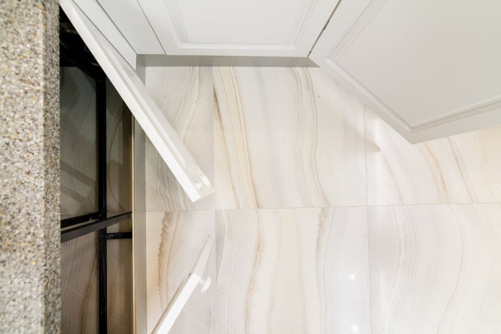 Мебель в ванную комнату с экраном под ванну