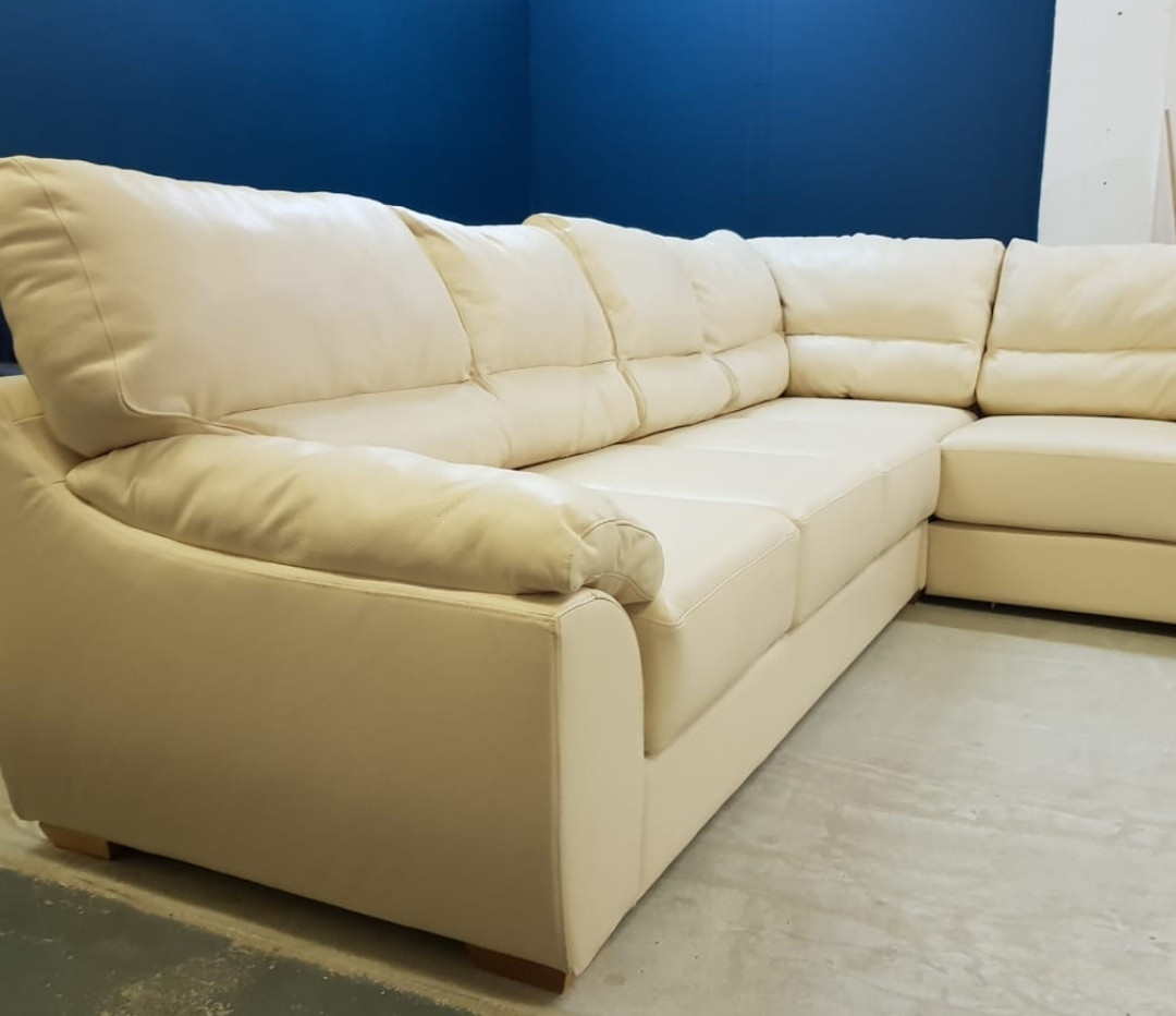 Обложка проекта: Диван в переговорную