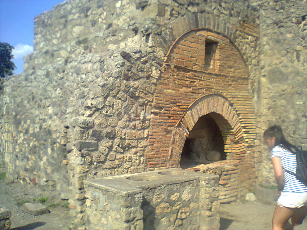 Изнутри: Помпейская печь и традиционная выпечка хлеба в Калабрии