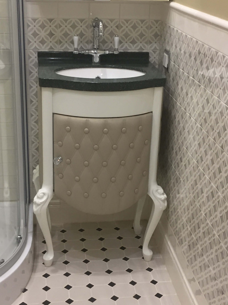 Мебель и аксессуары для ванной комнаты.