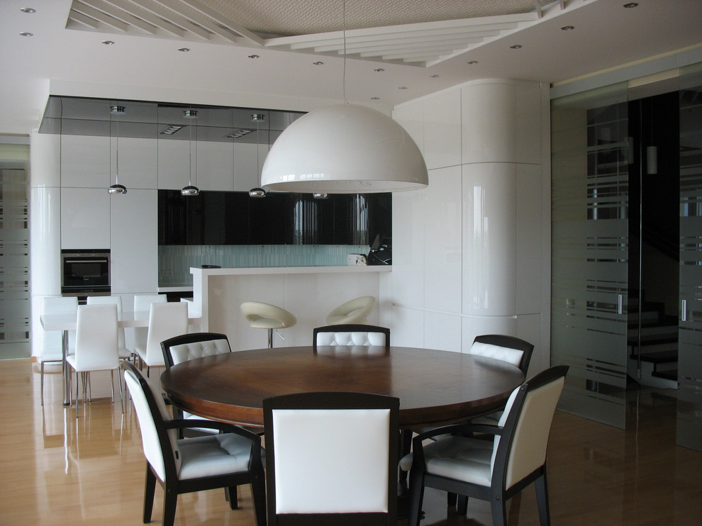 Кухня белая эмаль + шпон