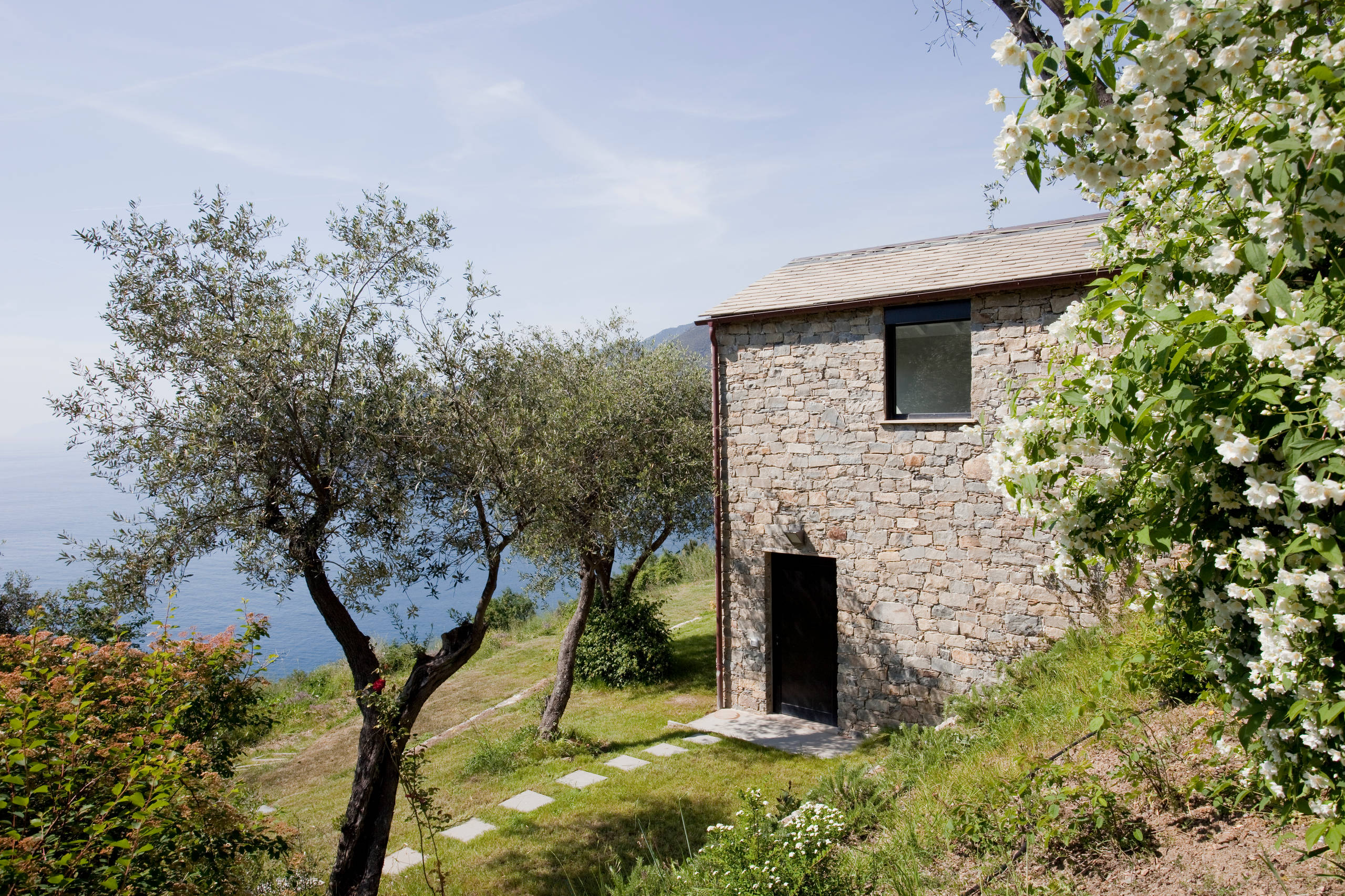 Houzz Италия: Новая жизнь старого сарая с видом на море