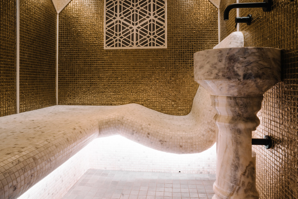 Курна мраморная с пьедесталом.