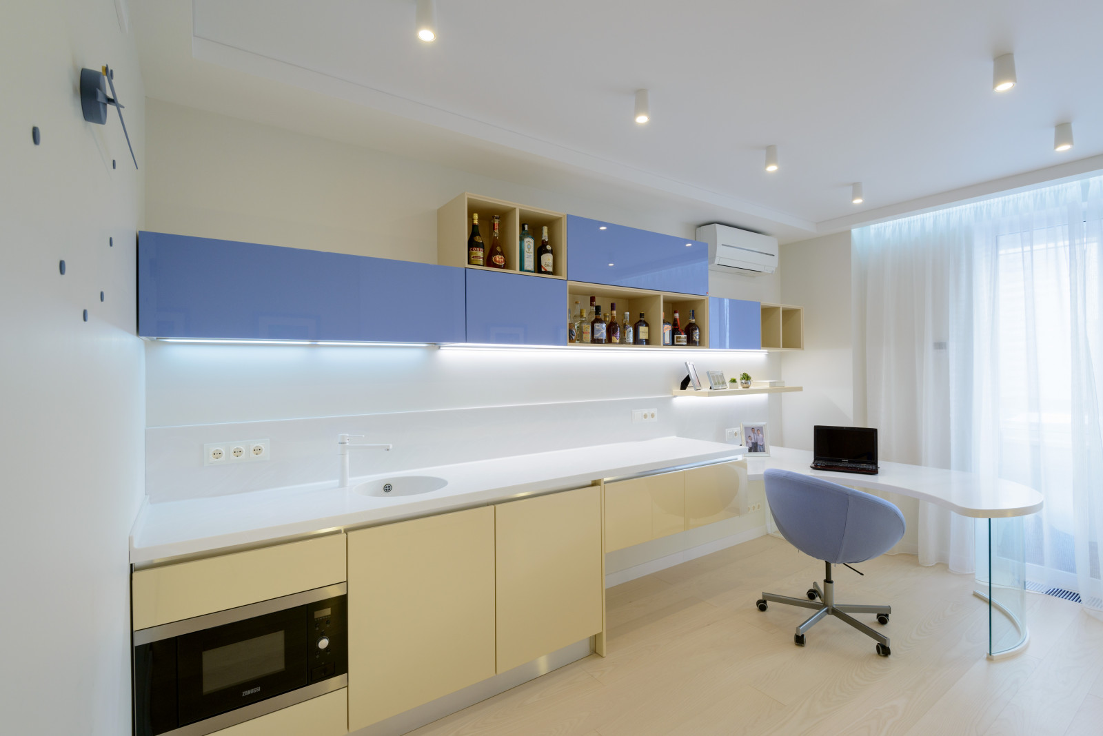 Любовь к белому цвету.