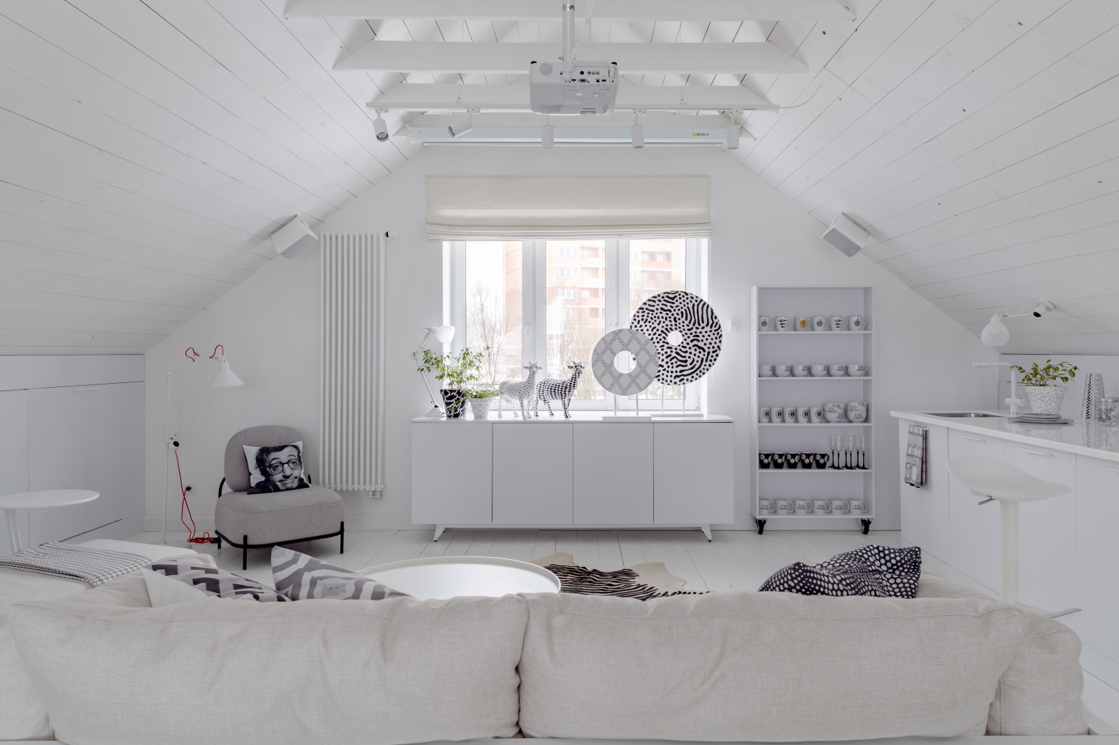 Белая мансарда.