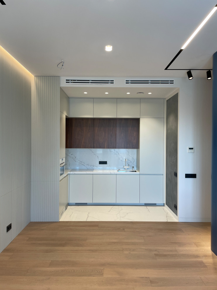 Кухня с фасадами МДФ и шпоном американского ореха