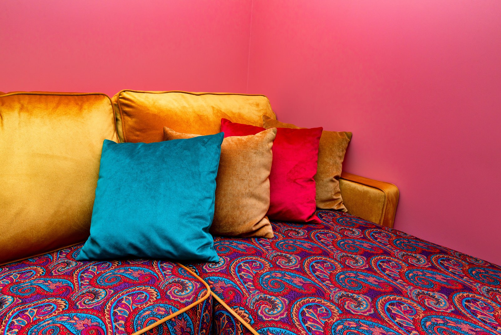 Квартира в цвете «соблазнительный коралл». ЖК «Лайнер»