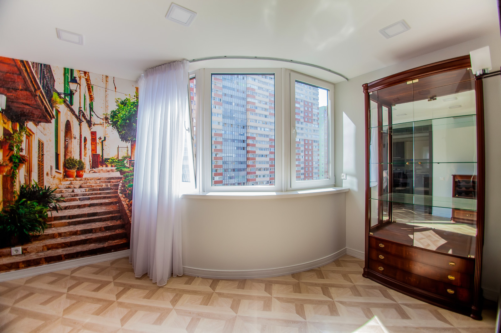 Остекление эркерной лоджии