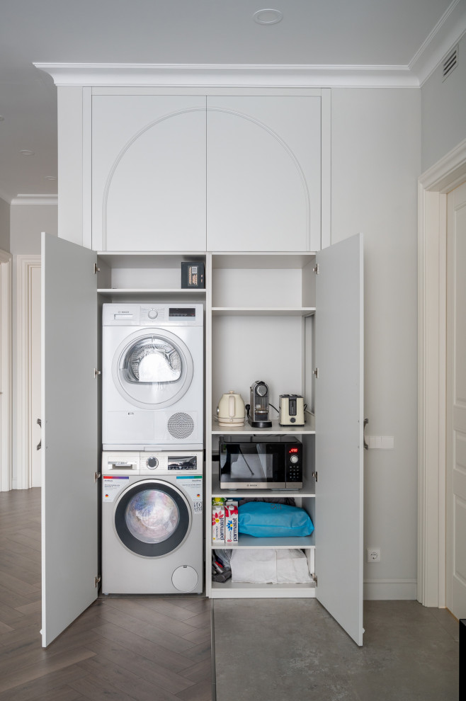 Шкаф с декоративной аркой