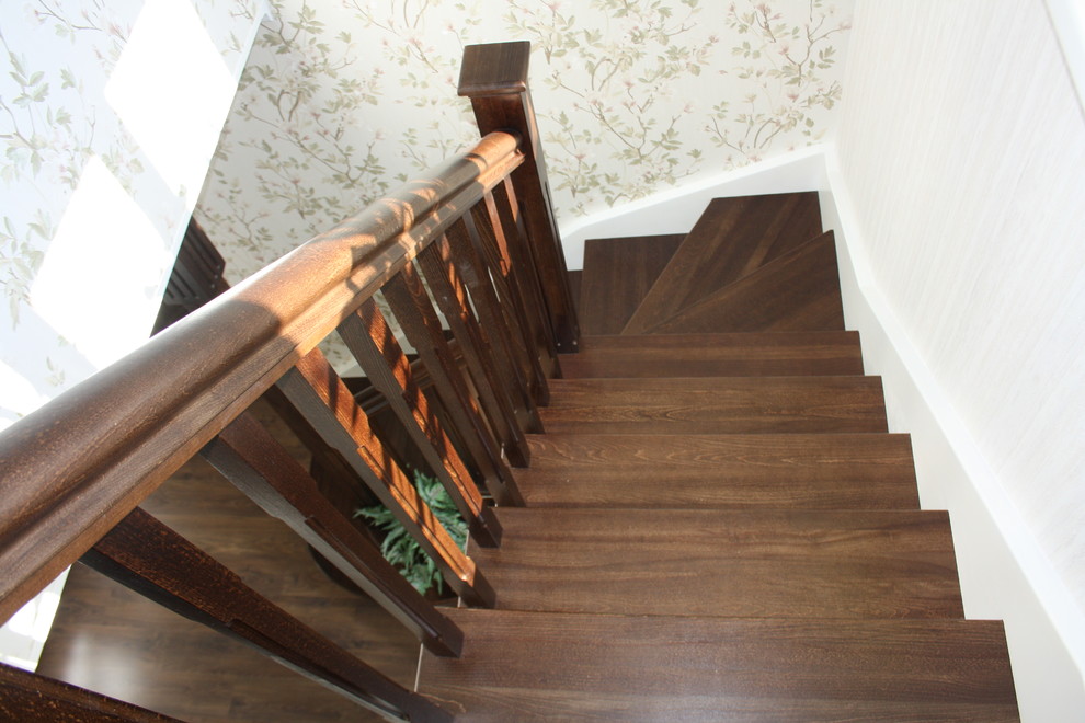 Лестница из бука с контрастной покраской