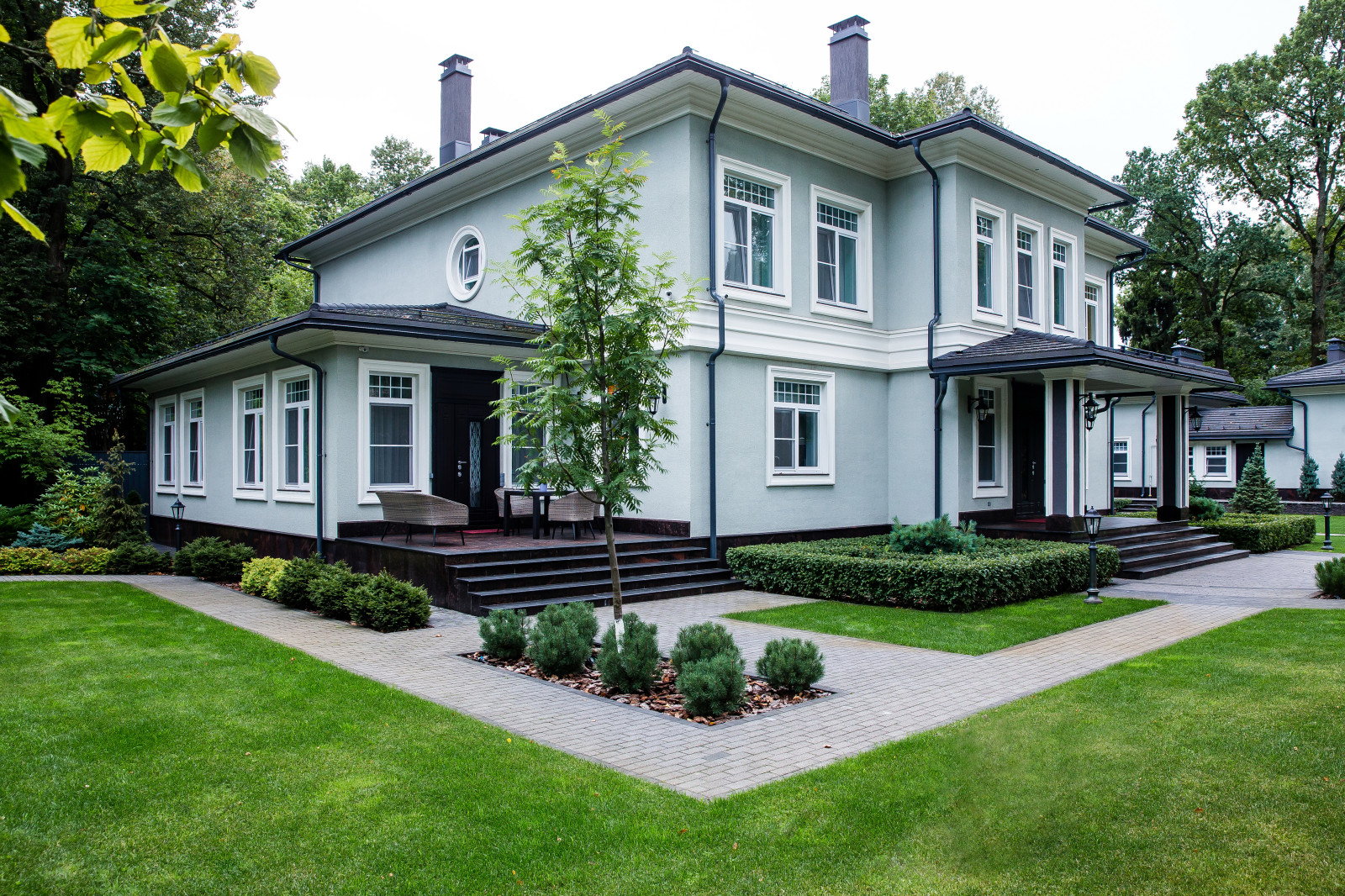 Строгая лазурь