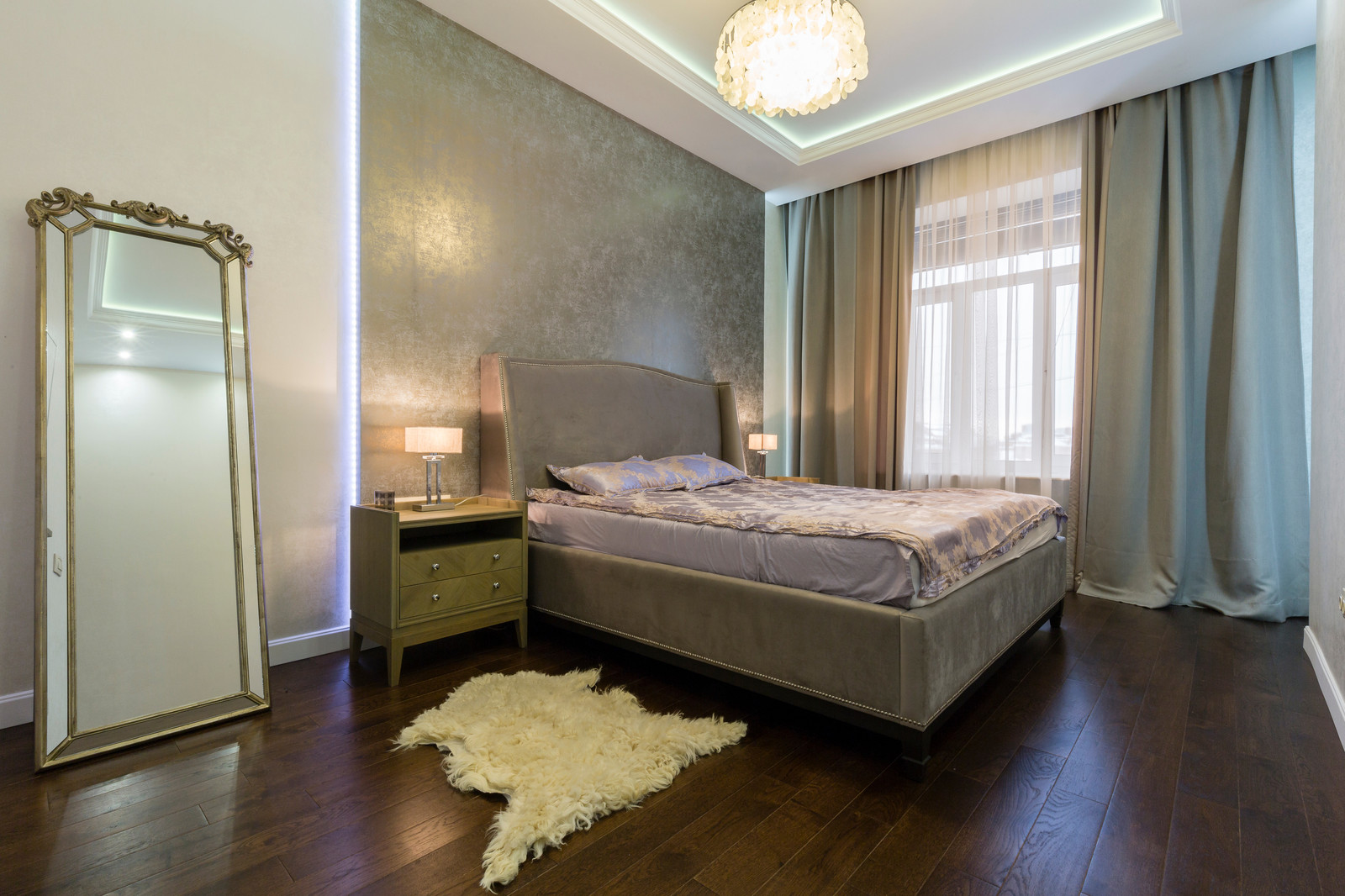 STYLISH LUX APARTMENT IN THE HEART OF THE CITY