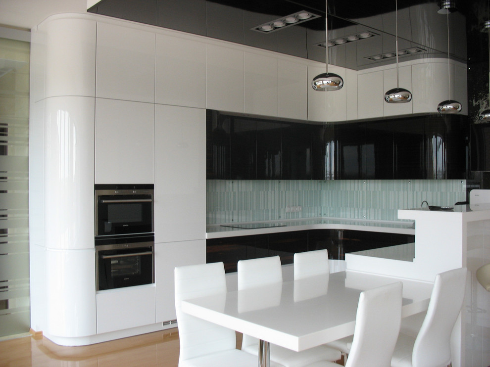 Обложка проекта: Кухня белая эмаль + шпон