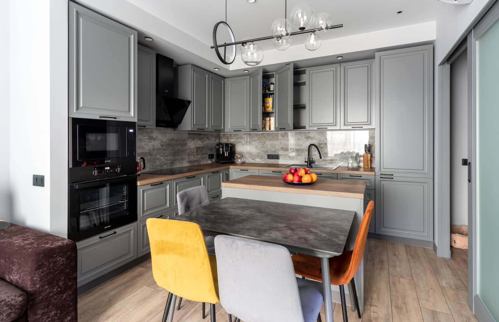 Кухня Италия в цвете мокрого асфальта