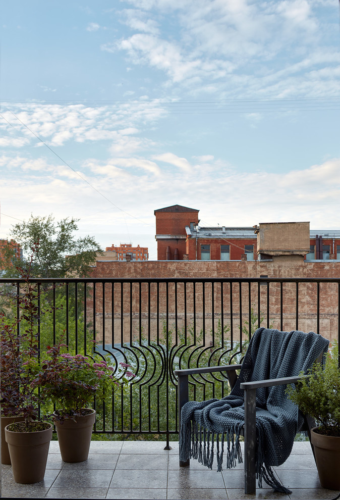 Балкон во двор