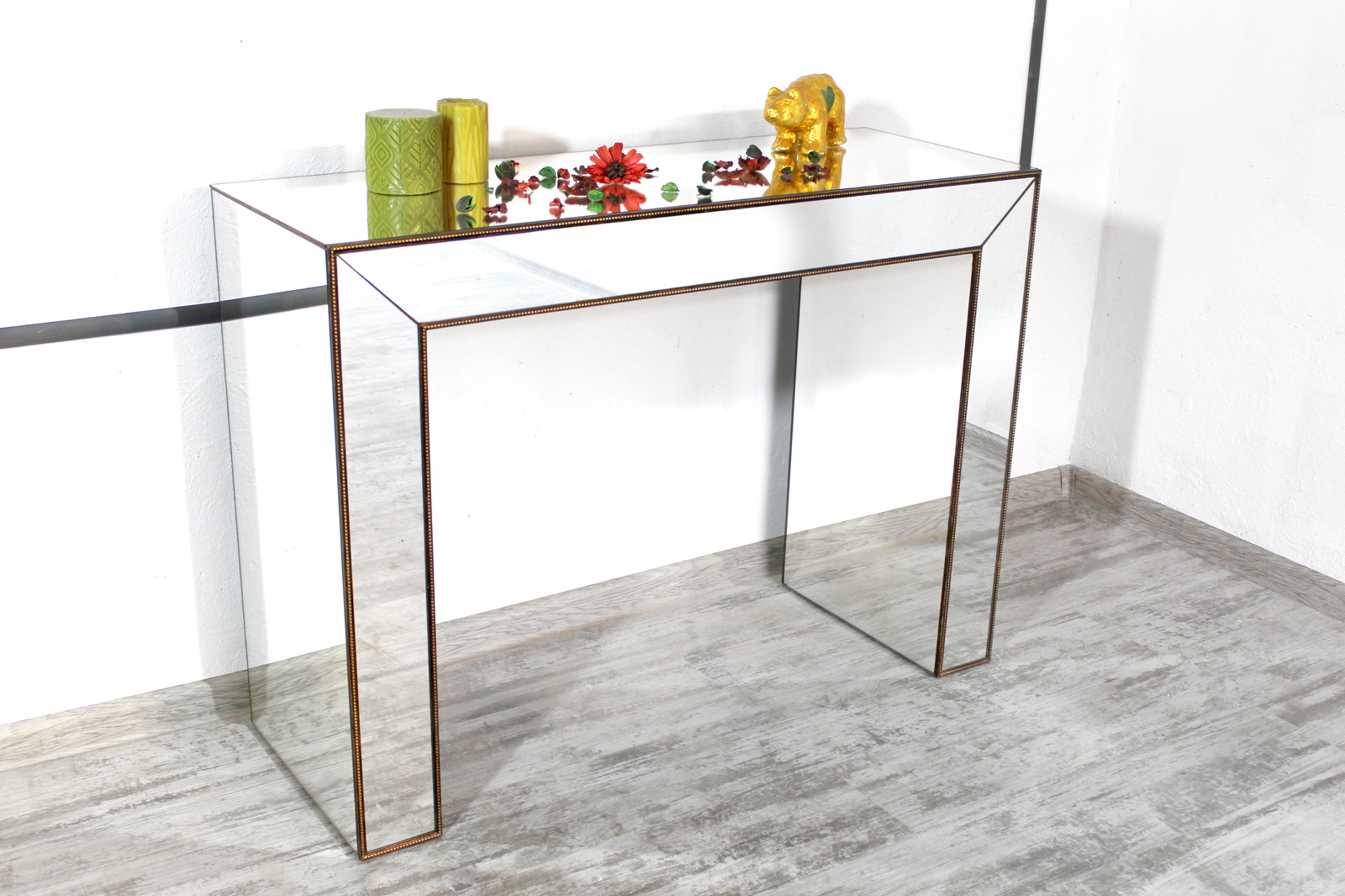 Зеркальная мебель BountyHome