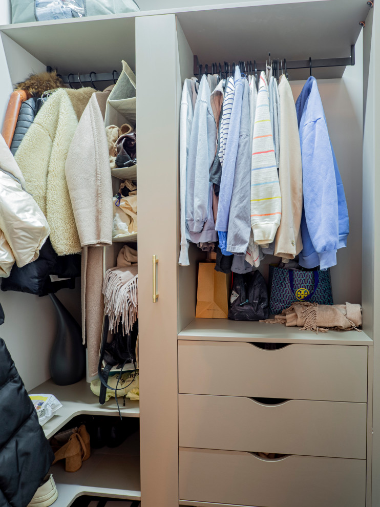 Меблировка квартиры: необычная кухня и гардеробная