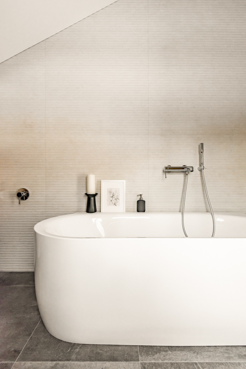 Дом среди берёз