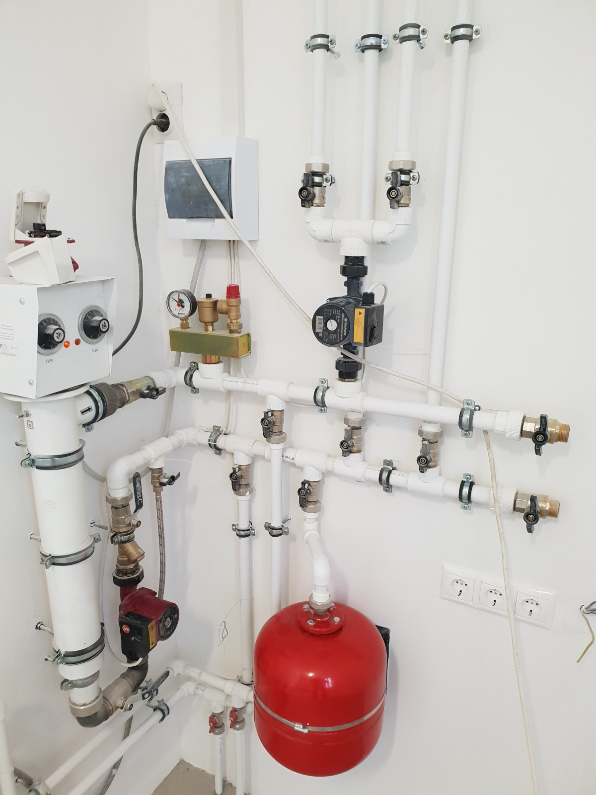 Обложка проекта: Отделка загородного дома Петродворец